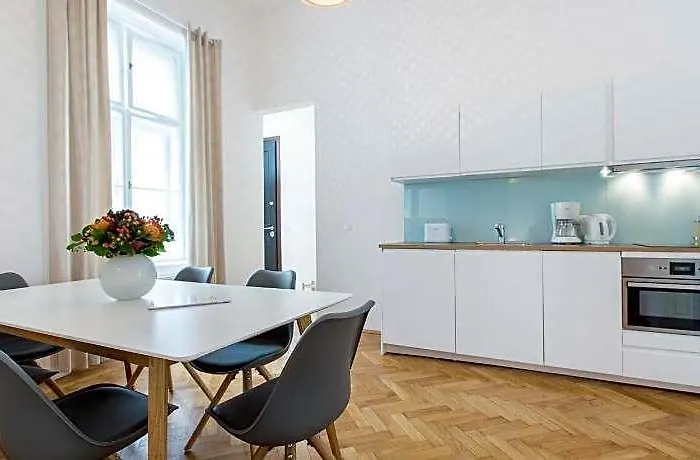 Heymi St. Stephen's Cathedral Otel 4*